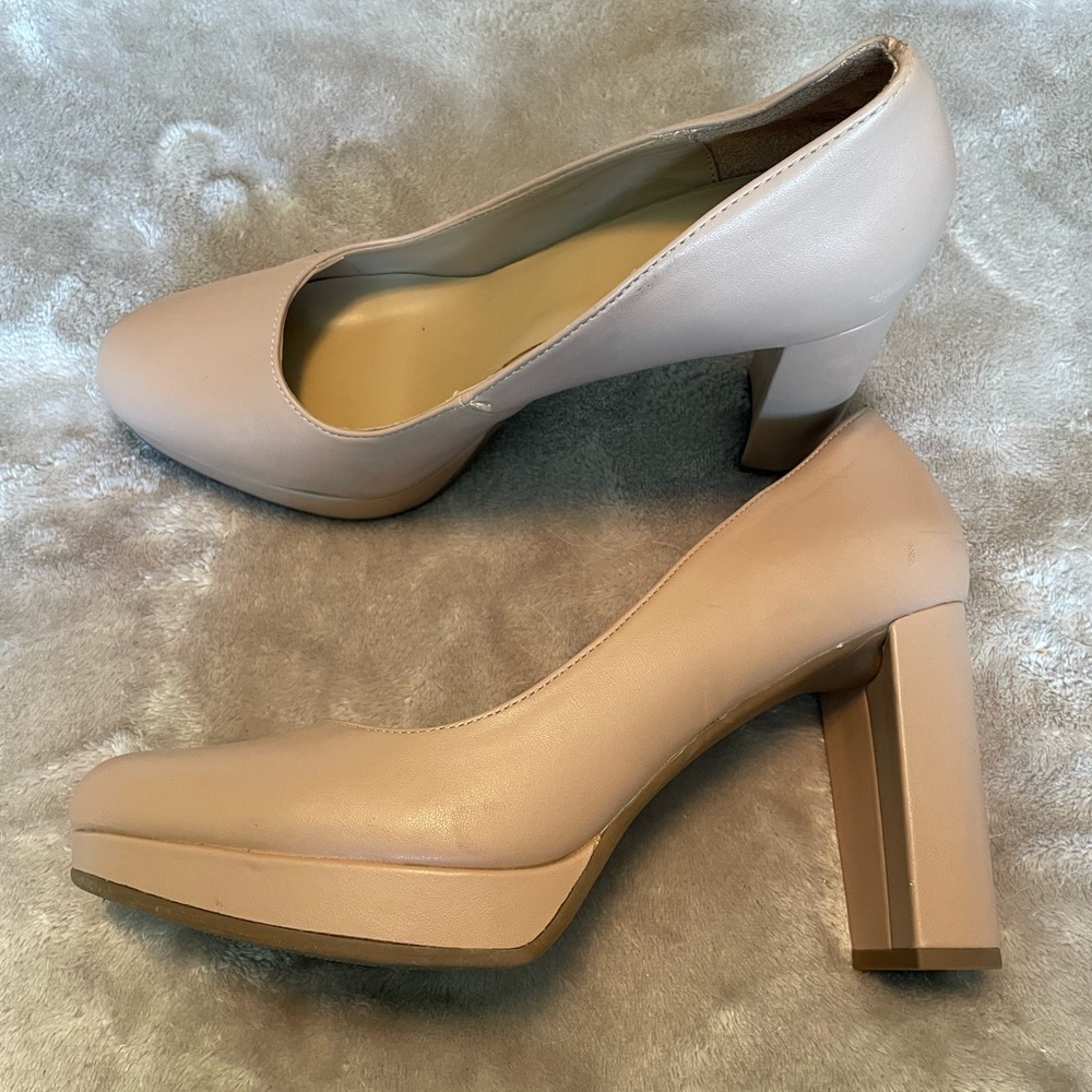 Naturalizer Berlin block heels- natural, tan. Size 10. Great condition.